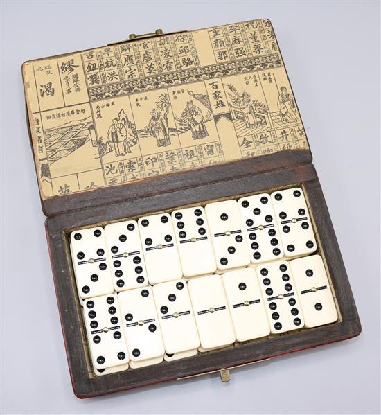 Domino set